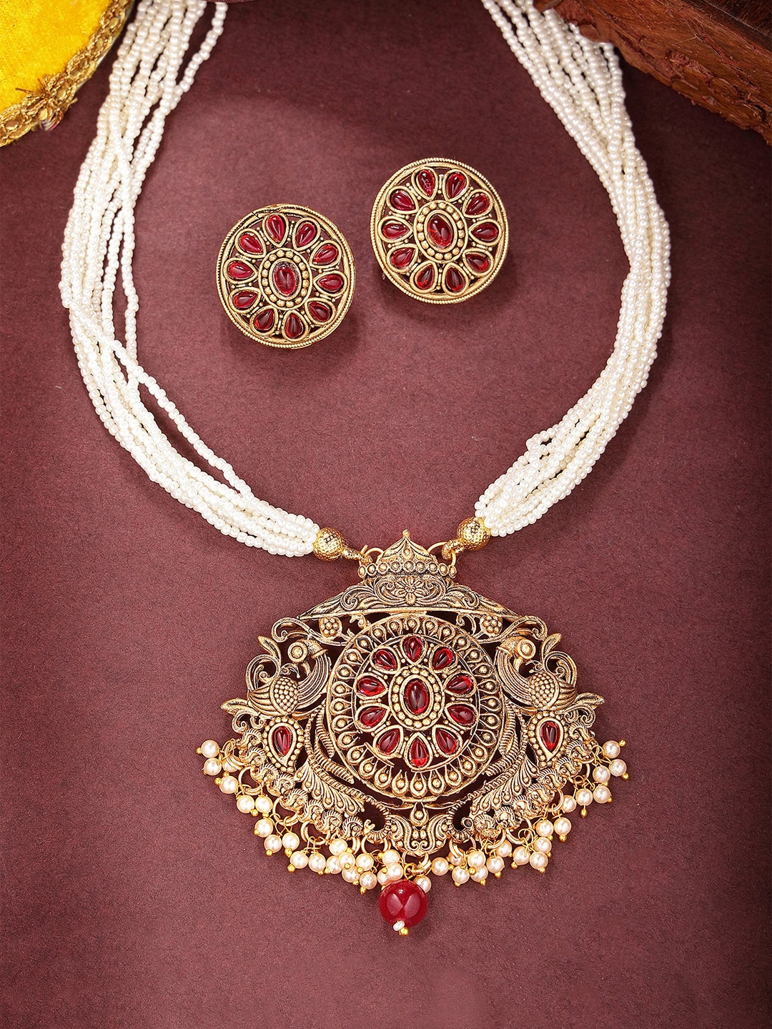 

KARATCART Gold Plated Kundan Studded & Beaded Temple Jewellery Set