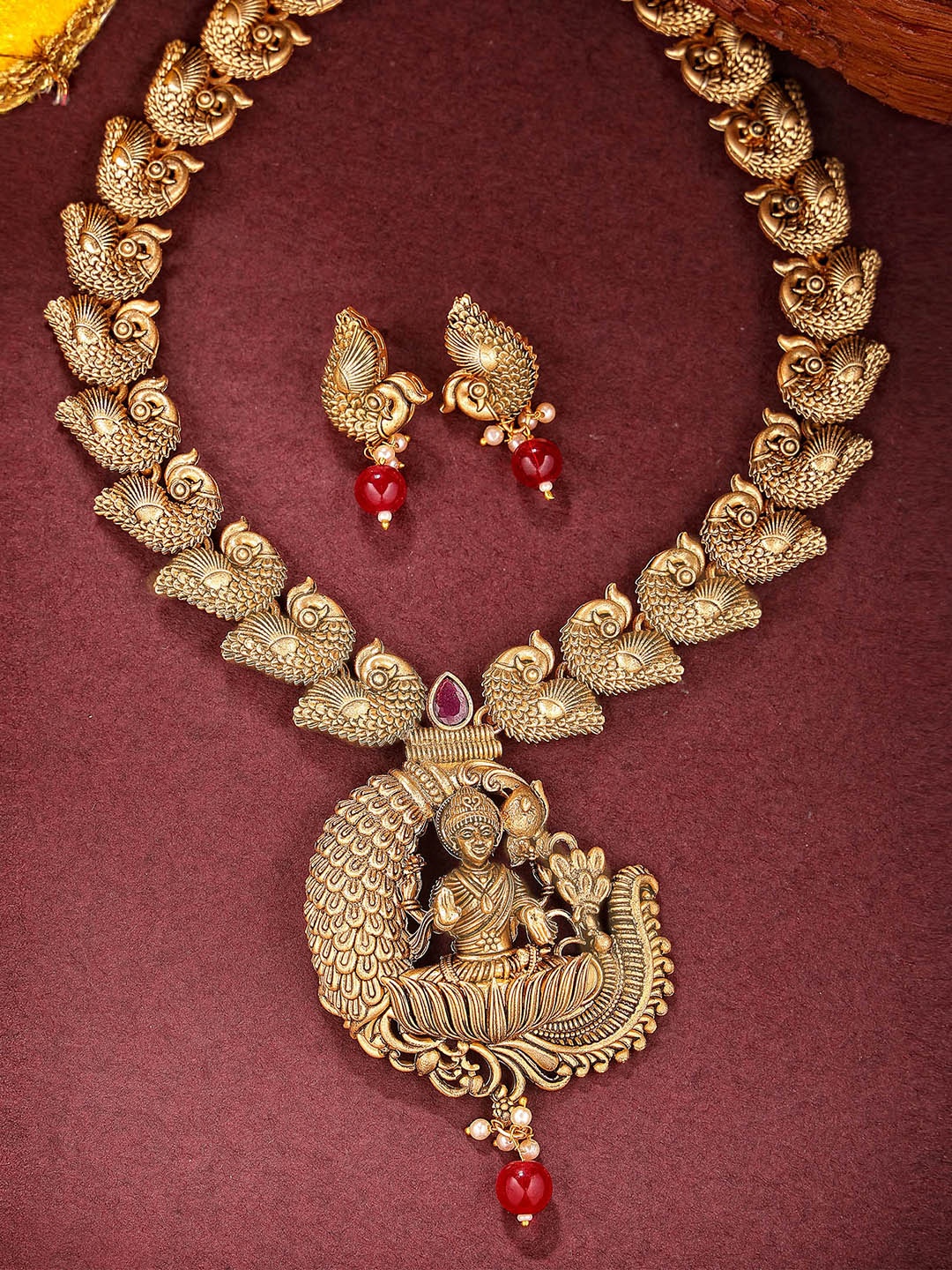 

KARATCART Gold Plated Kundan Stone Studded Jewellery Set