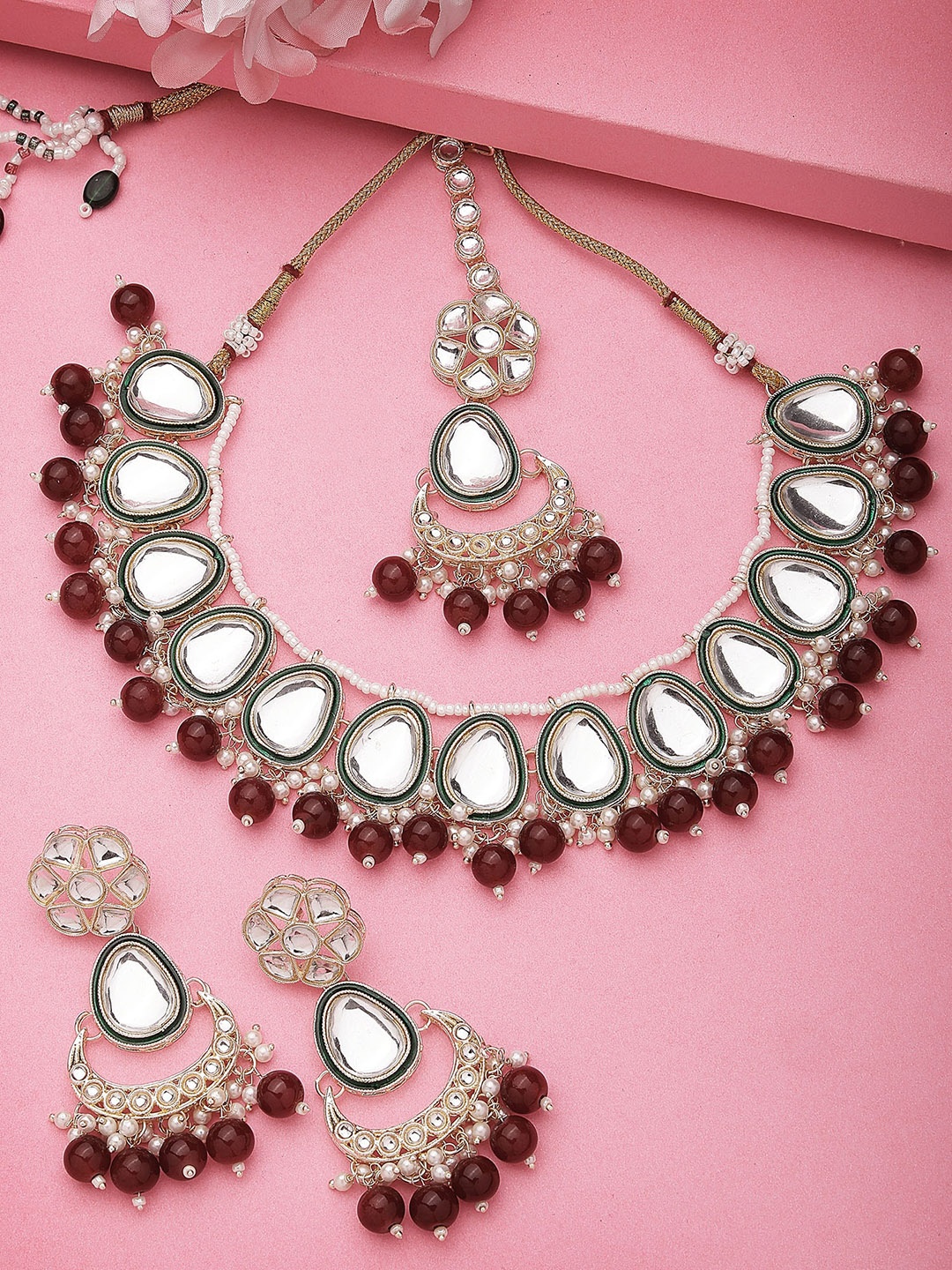 

KARATCART Gold-Plated Kundan-Studded & Beaded Jewellery Set