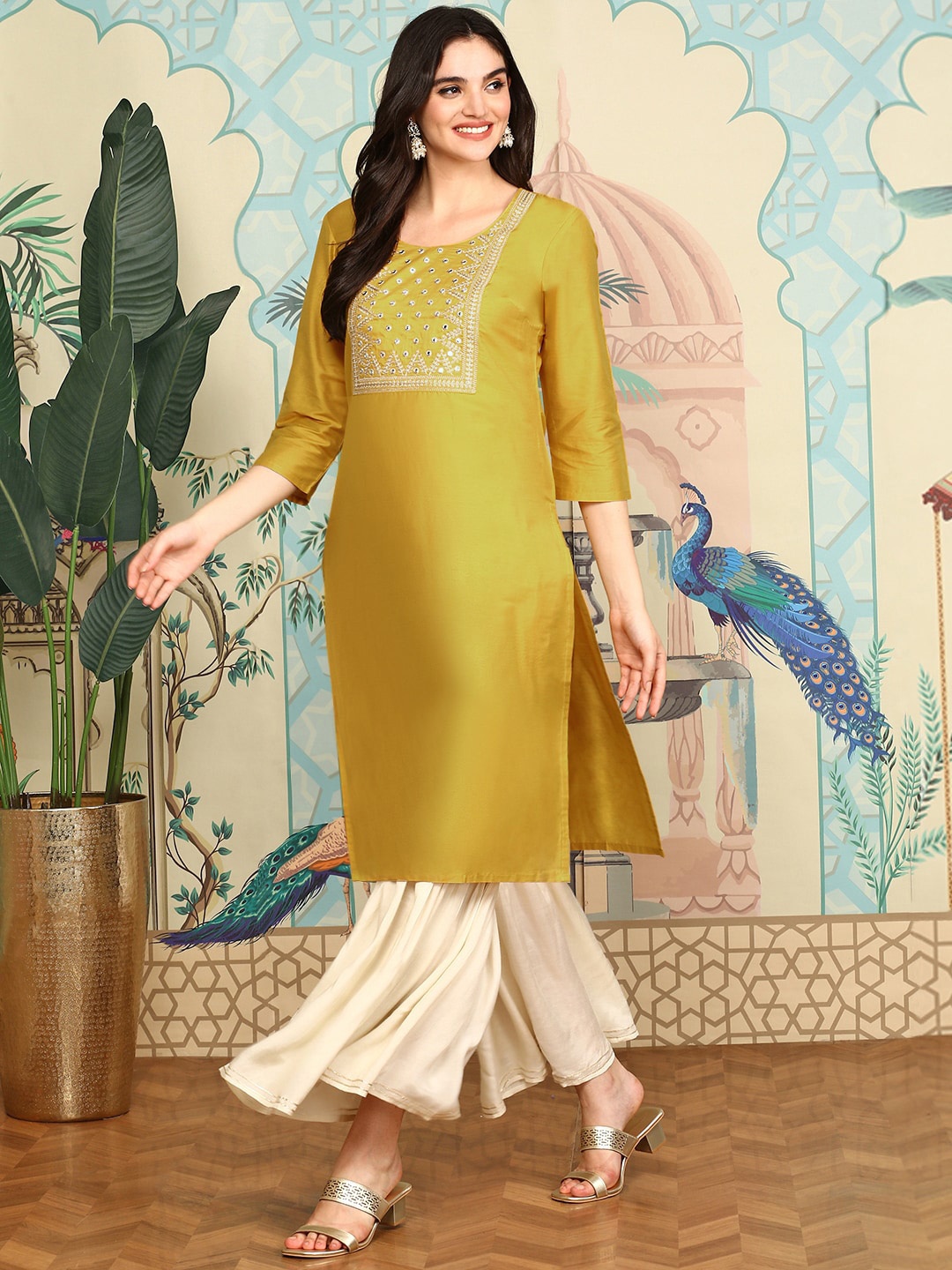 

Ishin Floral Printed Round Neck Thread Work Straight Kurta, Mustard