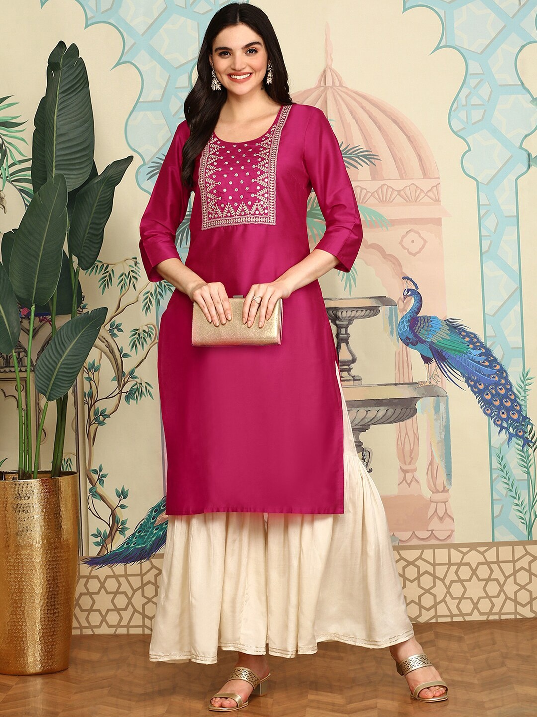 

Ishin Ethnic Motifs Yoke Design Round Neck Straight Zari Kurta, Pink