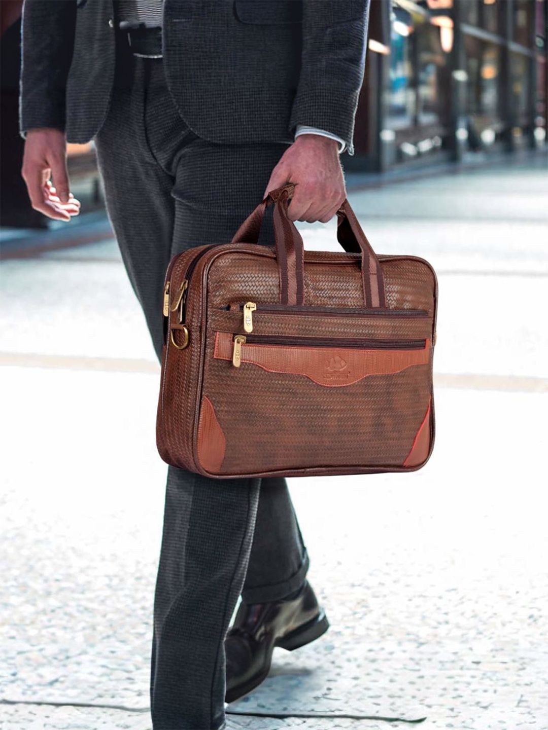 

THE CLOWNFISH Unisex Textured Laptop Bag Up to 16 inch, Brown