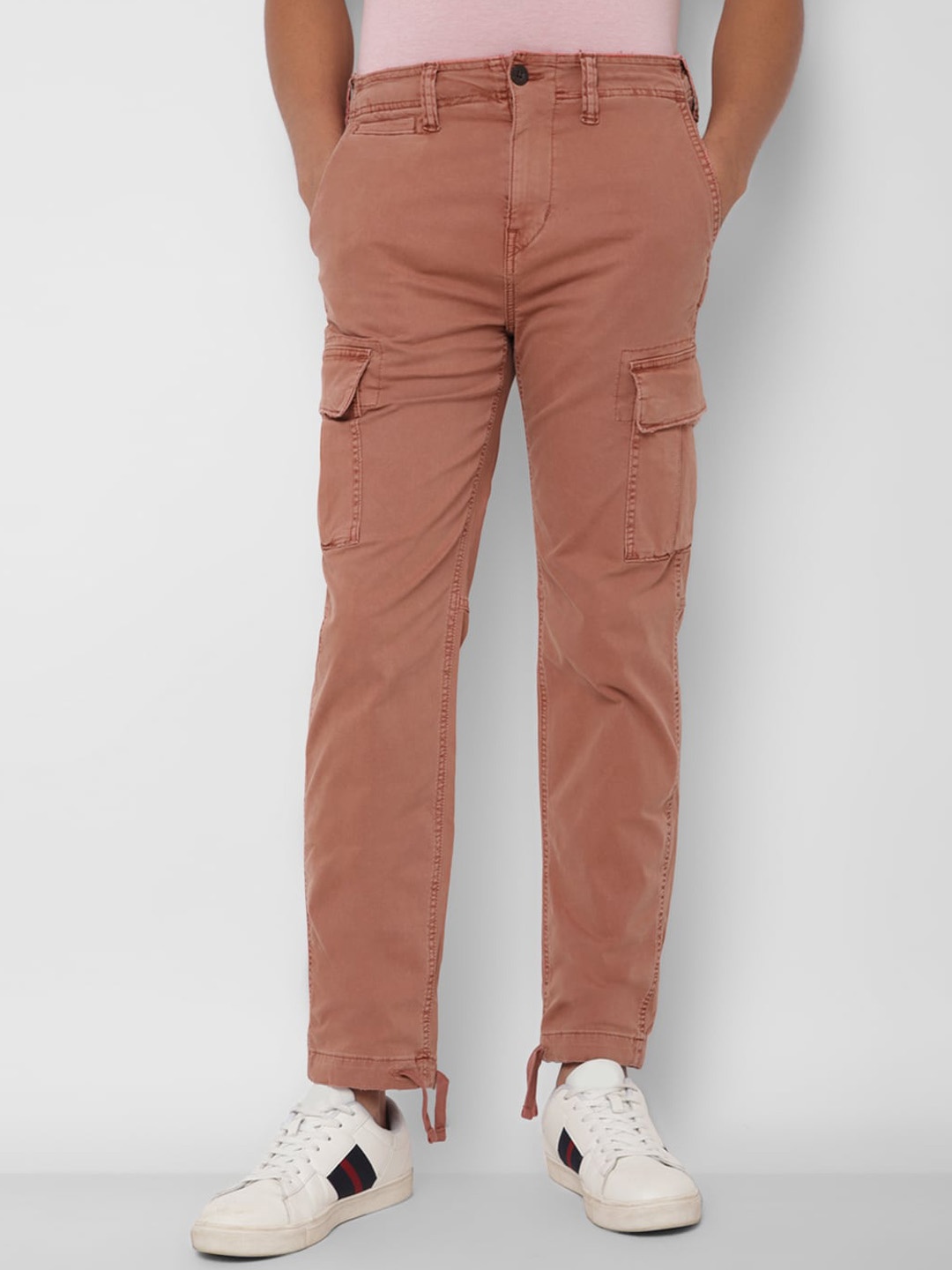 

AMERICAN EAGLE OUTFITTERS Men Mid-Rise Cotton Slim Fit Cargos Trouser, Red