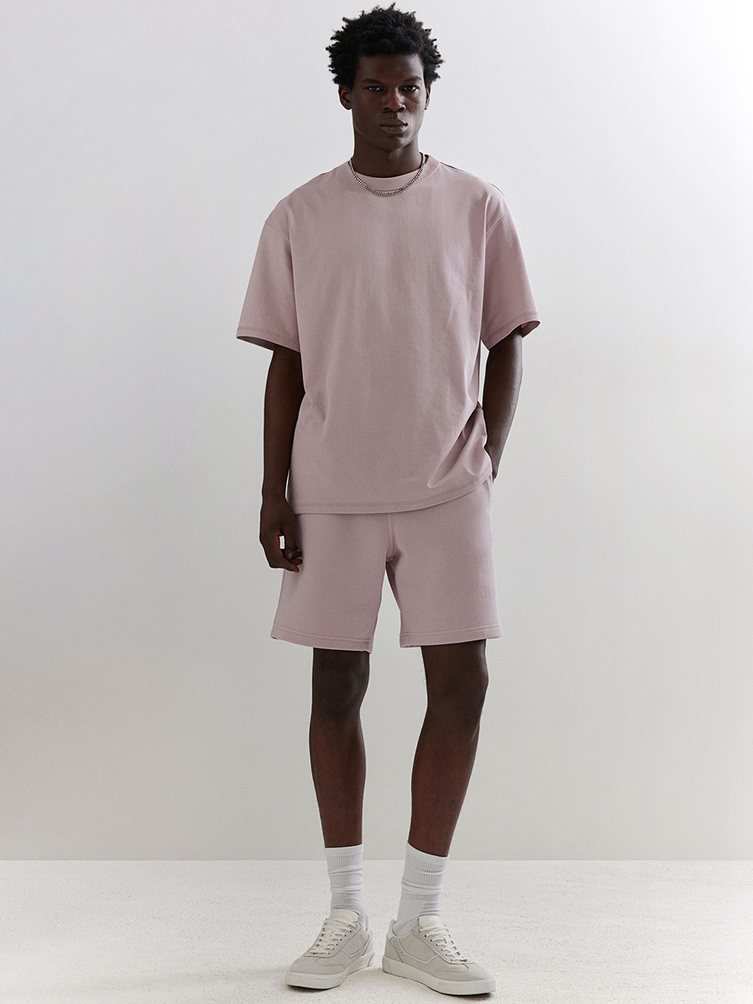 

H&M Men Regular Fit Sweatshorts, Pink