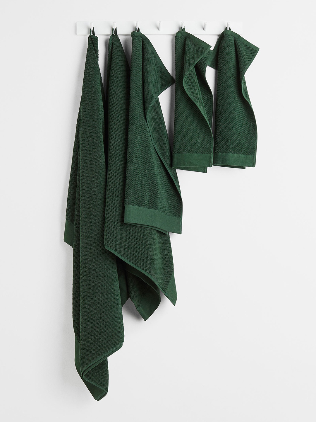 

H&M Green 550 GSM Cotton Terry Bath Sheet