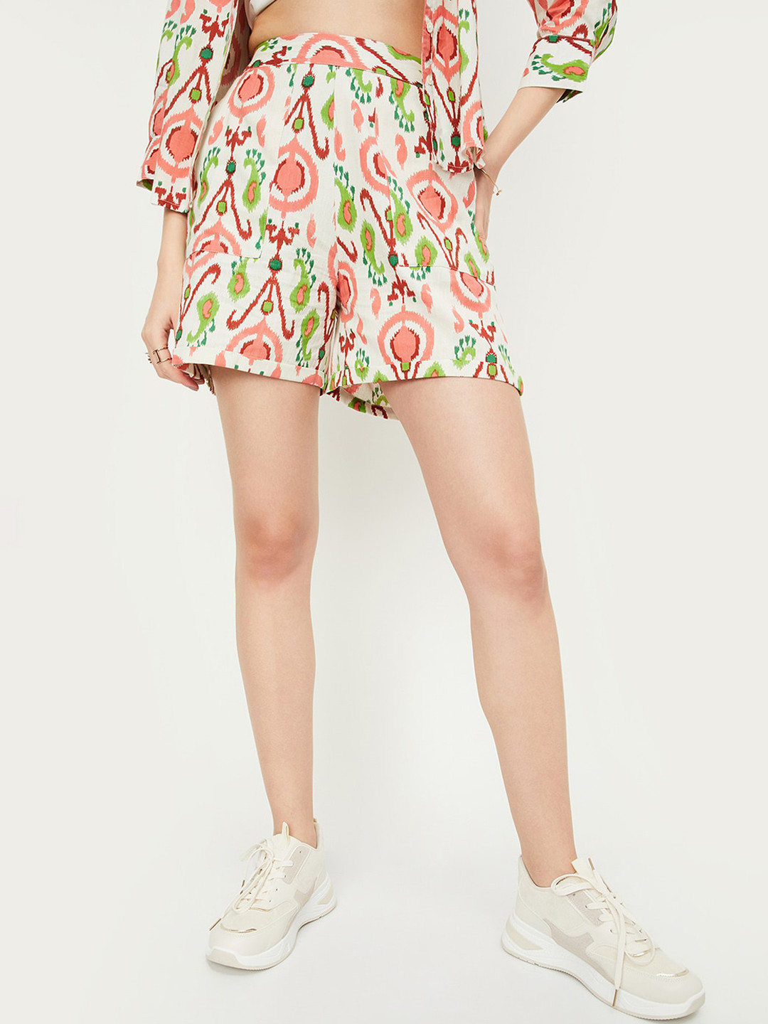 

max Women Floral Printed Mid-Rise Regular Fit Shorts, Off white