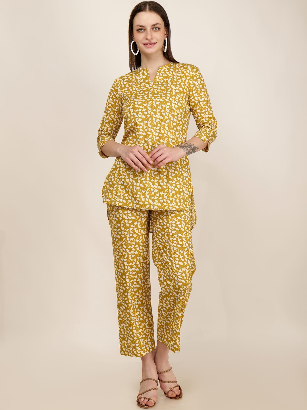 

Gargistyle Floral Printed Round Notched Neck Tunic & Trousers, Mustard