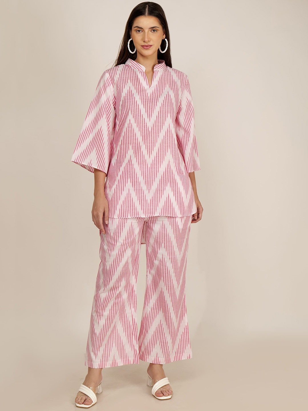 

Gargistyle Chevron Printed Mandarin Collar Tunic With Palazzos, Pink
