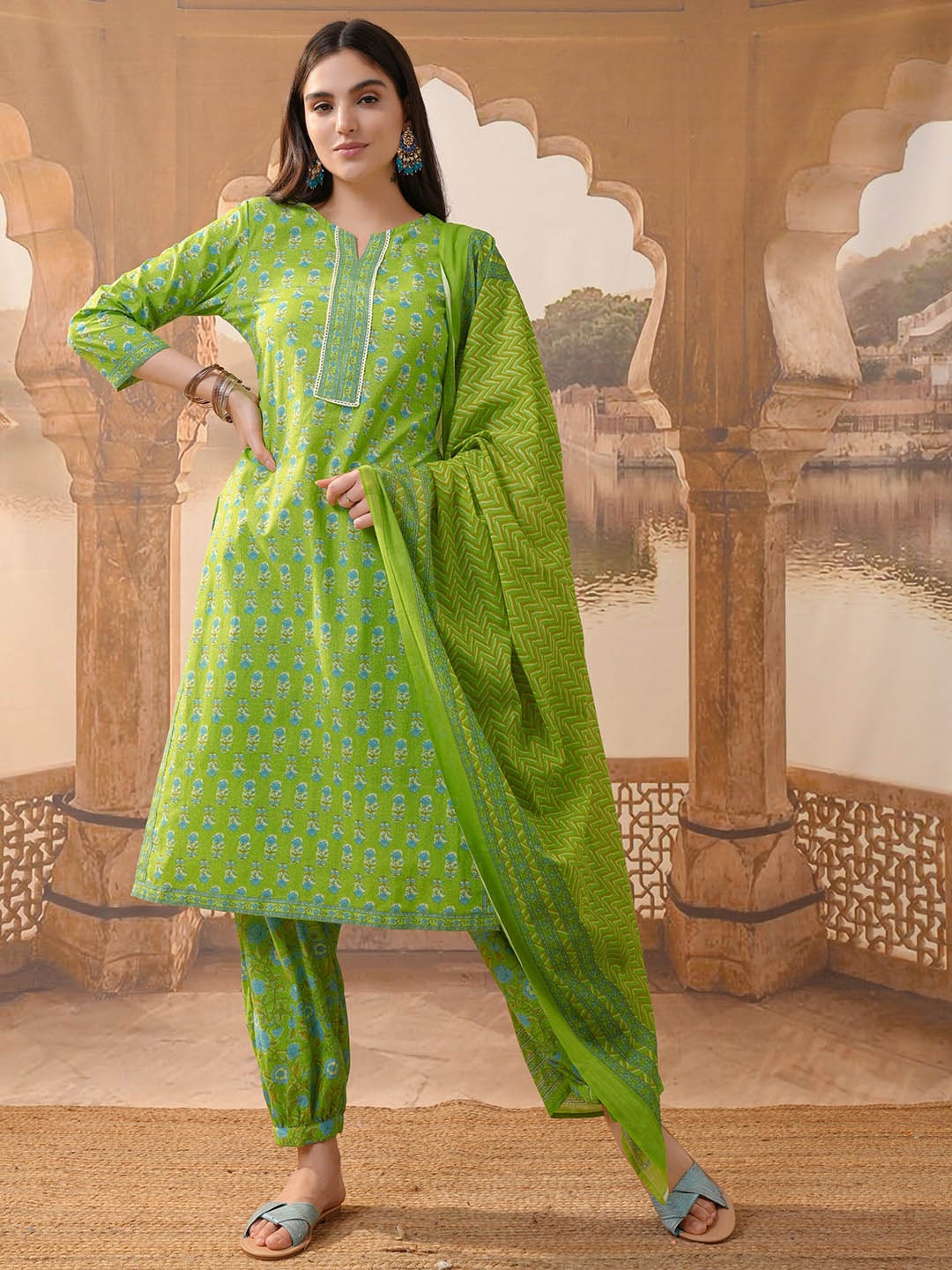 

Vishudh Floral Printed Regular Pure Cotton Kurta with Churidar & With Dupatta, Green