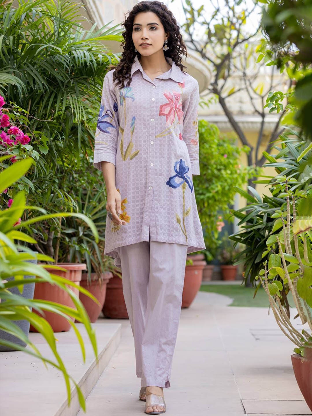 

Varanga Mauve Floral Printed Spread Collar Pure Cotton Casual Shirt With Trousers