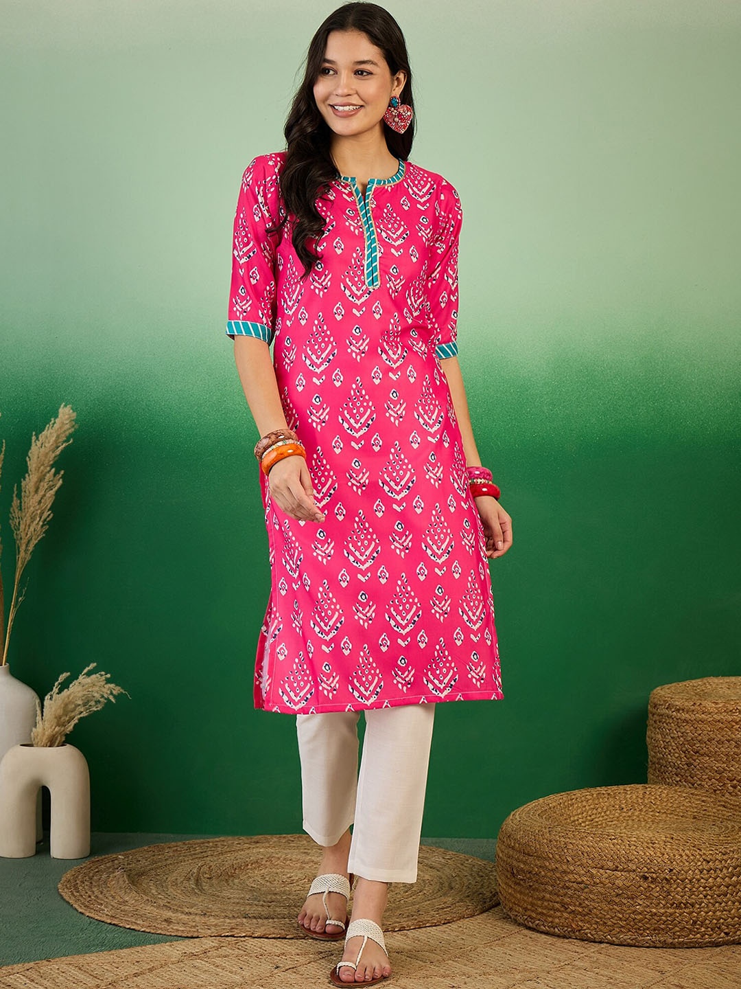 

Sangria Ethnic Motifs Printed Round Neck Straight Kurta, Pink