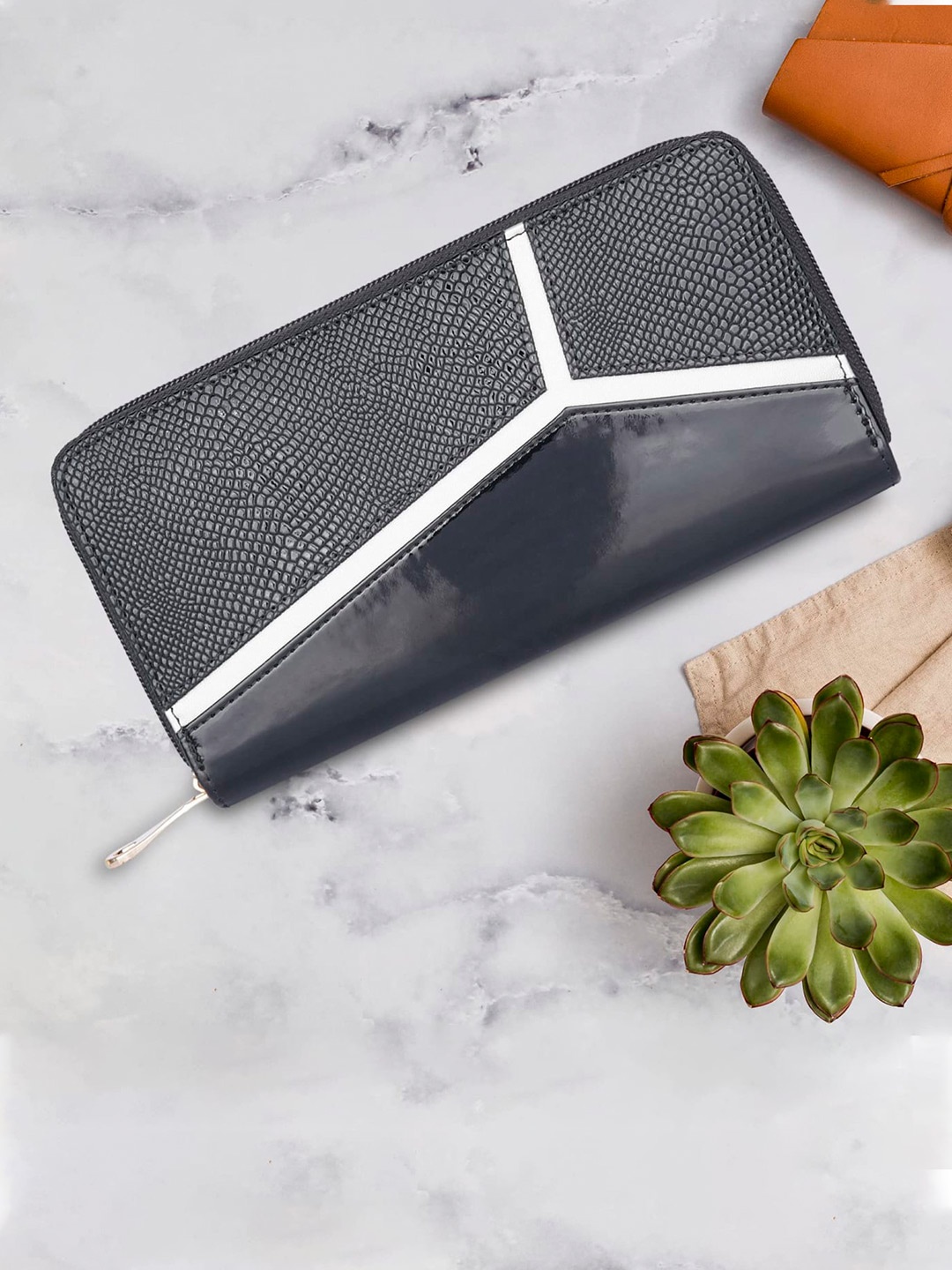 

THE CLOWNFISH Katherine Unisex Textured Zip Around Wallet, Black