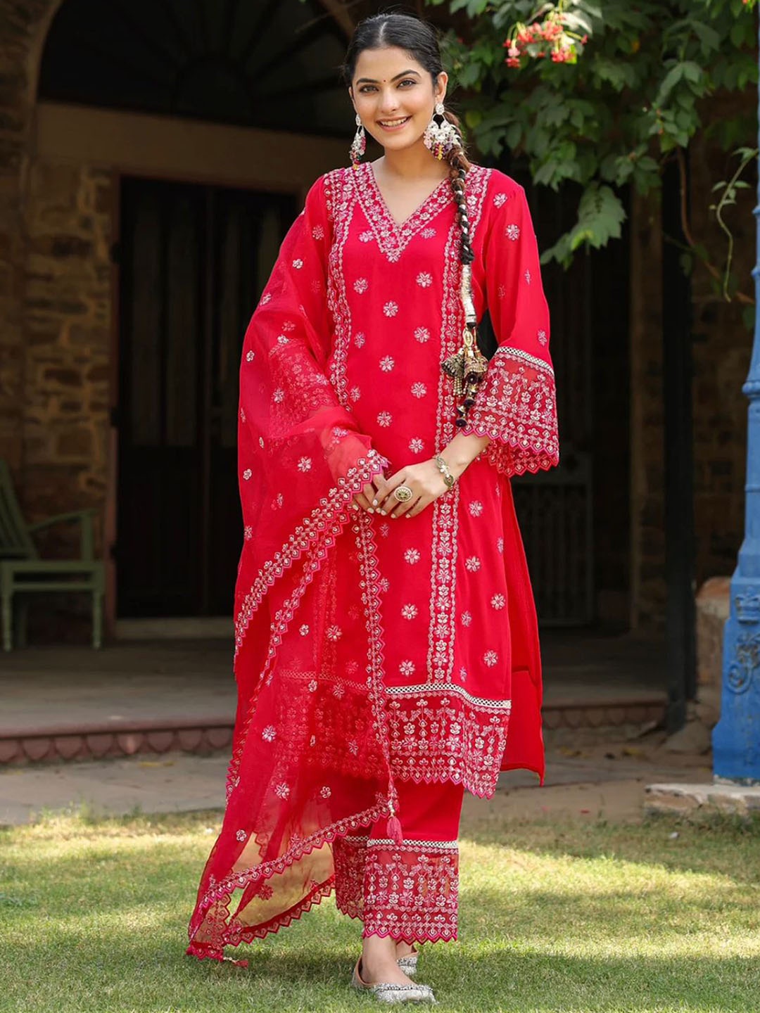 

SHIWANGI COUTURE Ethnic Motifs Embroidered Regular Kurta with Trousers & With Dupatta, Pink