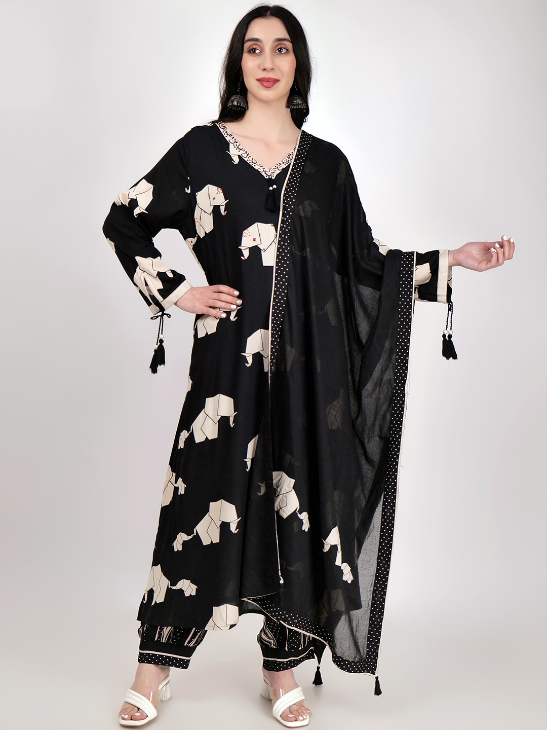 

SHIWANGI COUTURE Floral Printed Regular Pure Cotton Kurta with Salwar & With Dupatta, Black