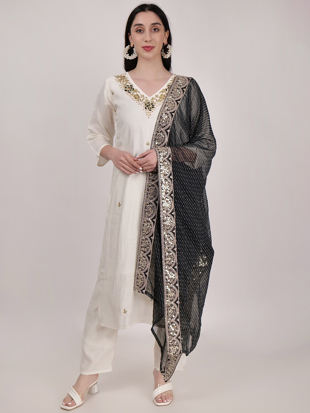 

SHIWANGI COUTURE Ethnic Motifs Embroidered Straight Kurta With Trousers & Dupatta, White