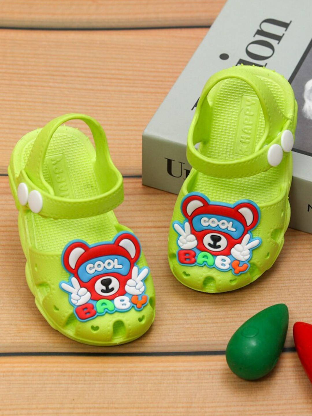 

Yellow Bee Boys Clogs Sandals, Green