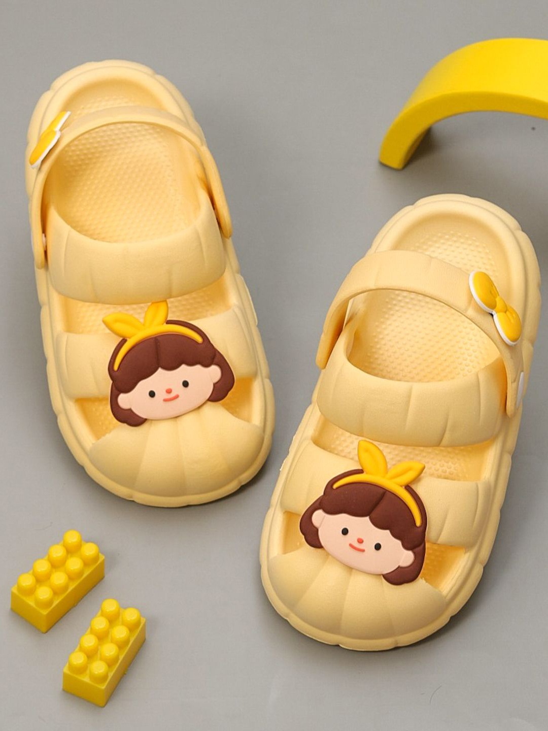 

Yellow Bee Girls Self Design Clogs