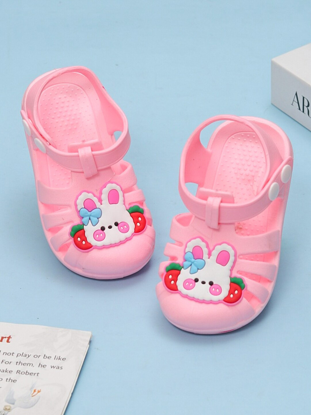 

Yellow Bee Girls Self Design Clogs, Pink