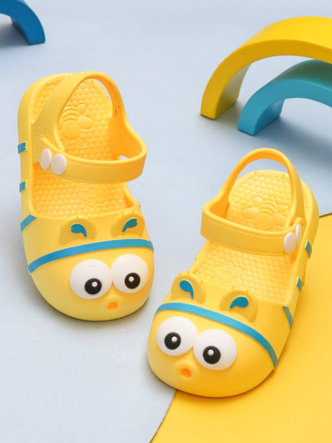 

Yellow Bee Boys Clogs Sandals