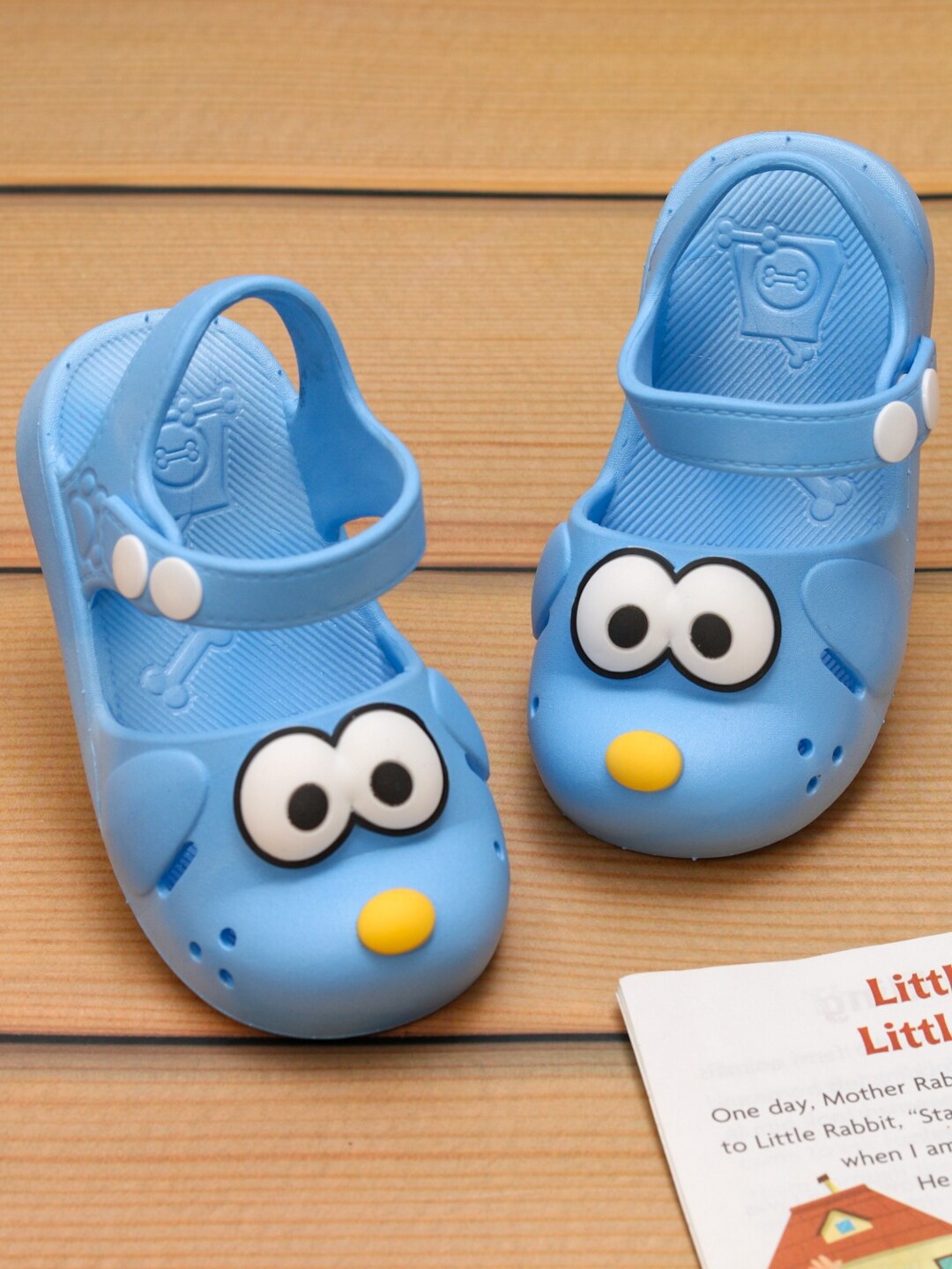 

Yellow Bee Boys Clogs Sandals, Blue