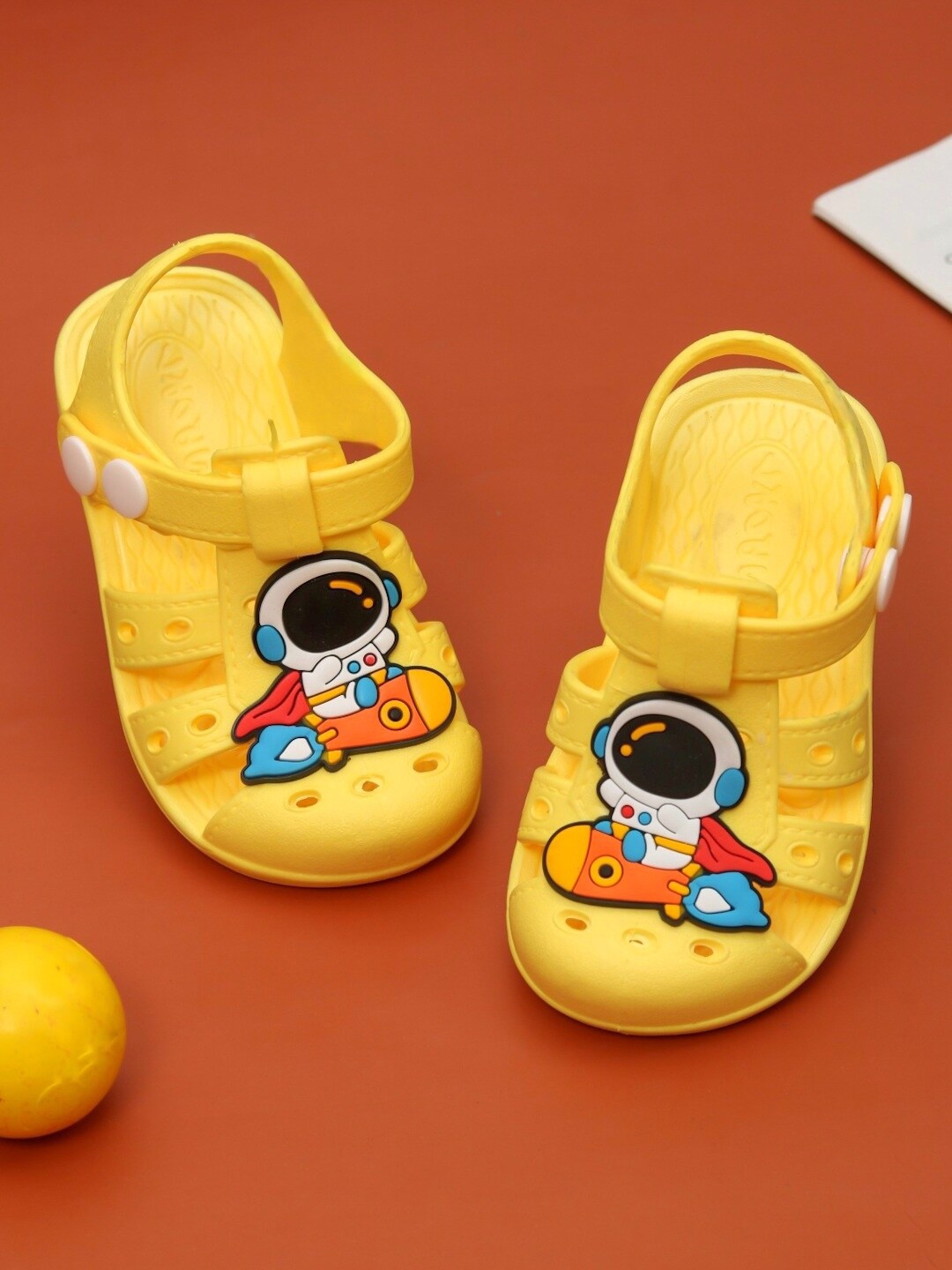 

Yellow Bee Boys Clogs Sandals