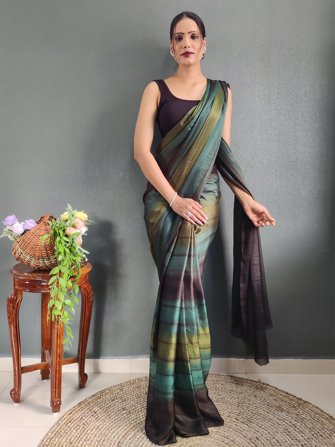 

AWRIYA Women Striped Ready to Wear Saree, Green