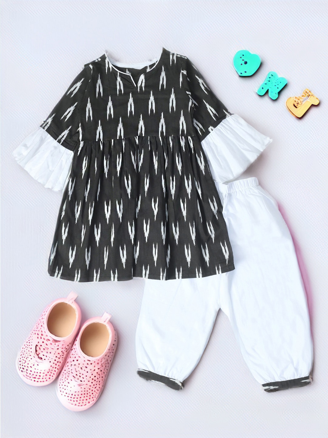 

BAESD Girls Geometric Printed Regular Pure Cotton A-Line Kurti With Salwar, Black