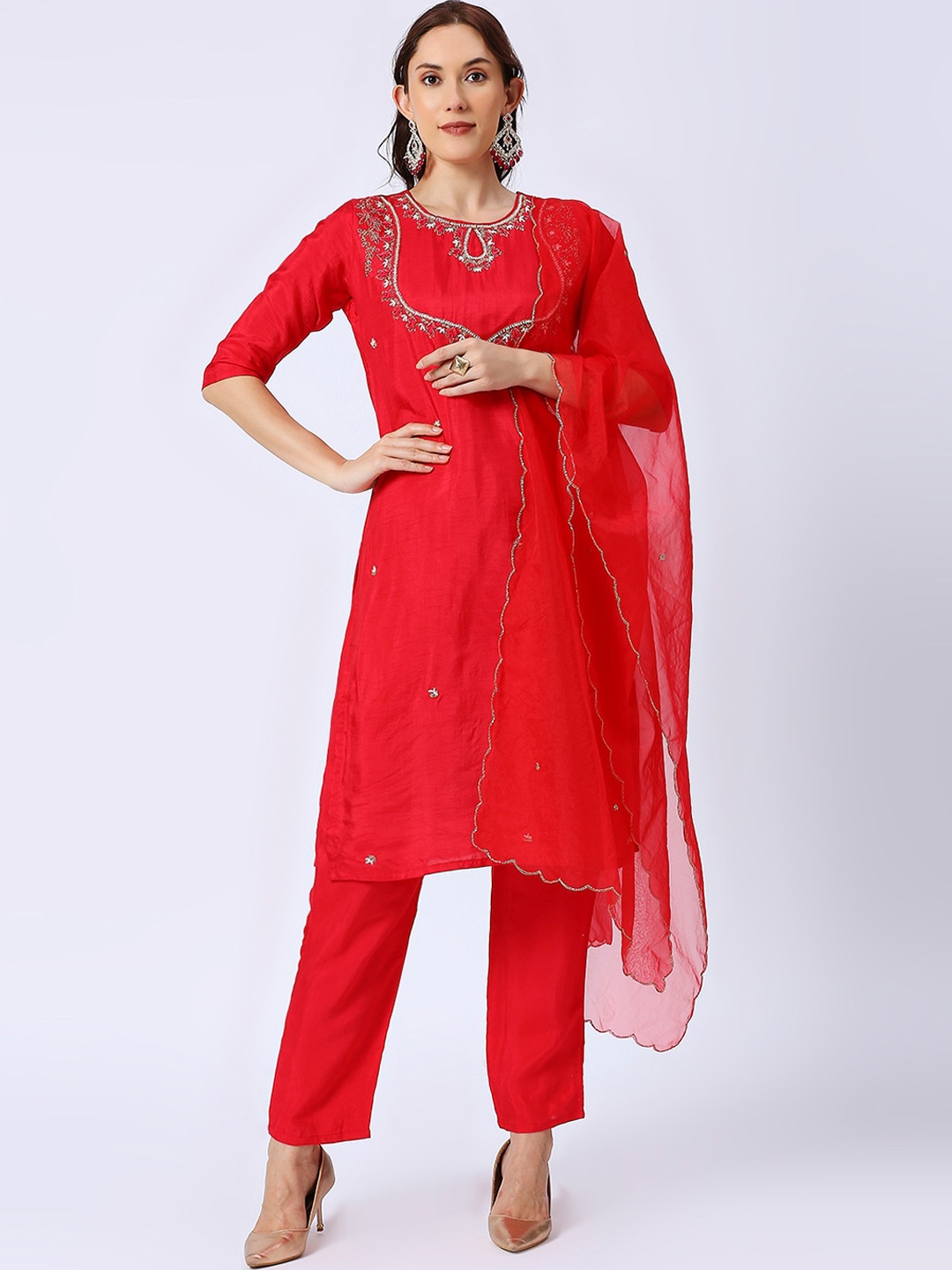 

GULABBO Floral Embroidered Regular Thread Work Raw Silk Kurta with Trousers & With Dupatta, Red