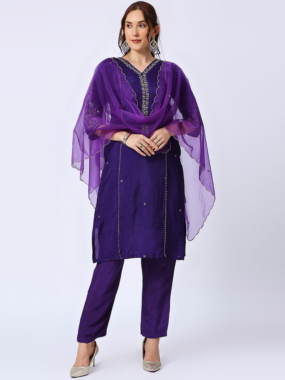 

GULABBO EthnicMotifs Embroidered Regular Thread WorkRaw Silk Kurta with Trousers & Dupatta, Purple