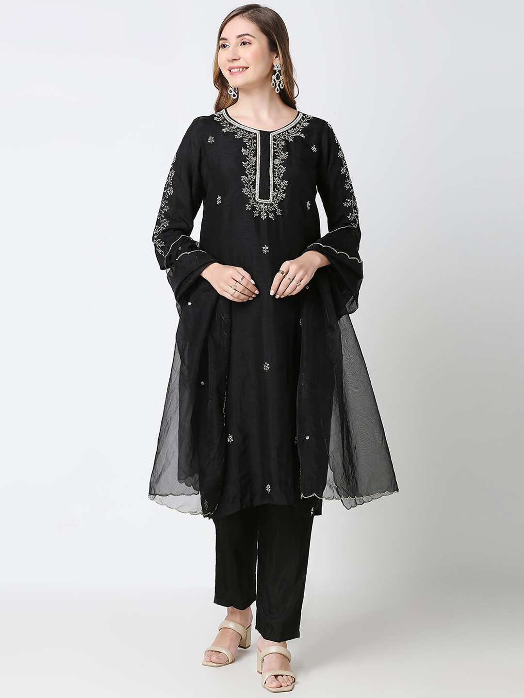 

GULABBO Floral Embroidered Raw Silk Kurta With Trouser & Dupatta, Black