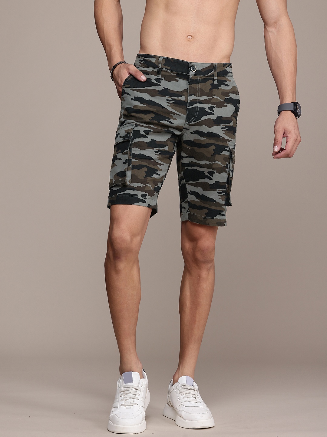 

Roadster Men Camouflage Printed Cargo Shorts, Grey