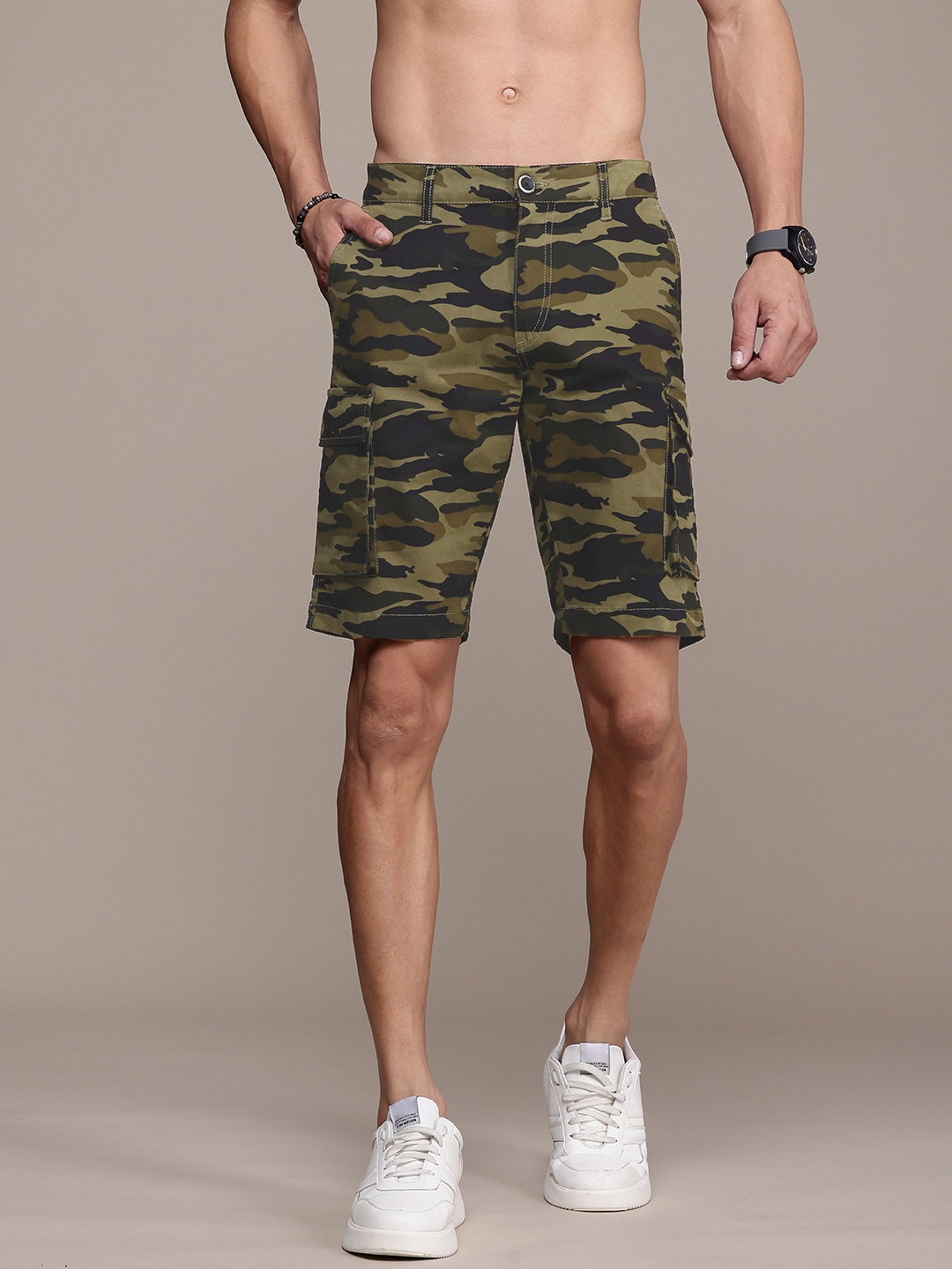 

Roadster Men Camouflage Printed Cargo Shorts, Green