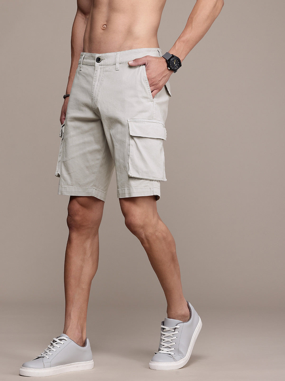 

Roadster Men Solid Cargo Shorts, Grey