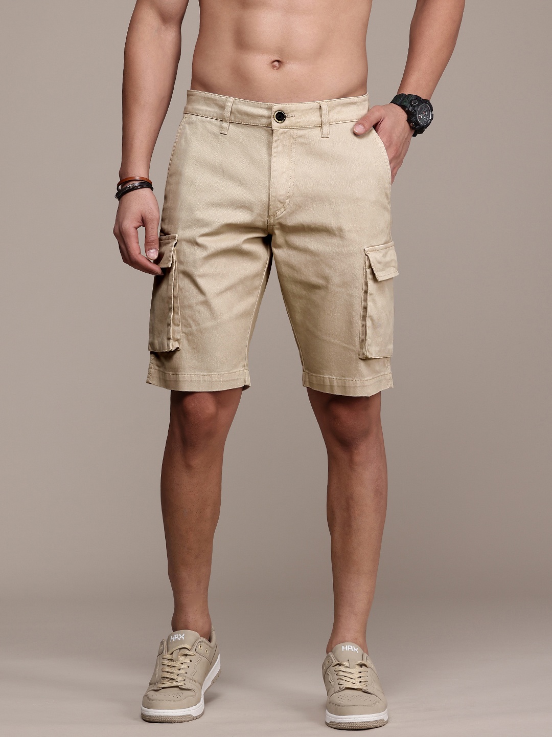 

Roadster Men Solid Cargo Shorts, Beige