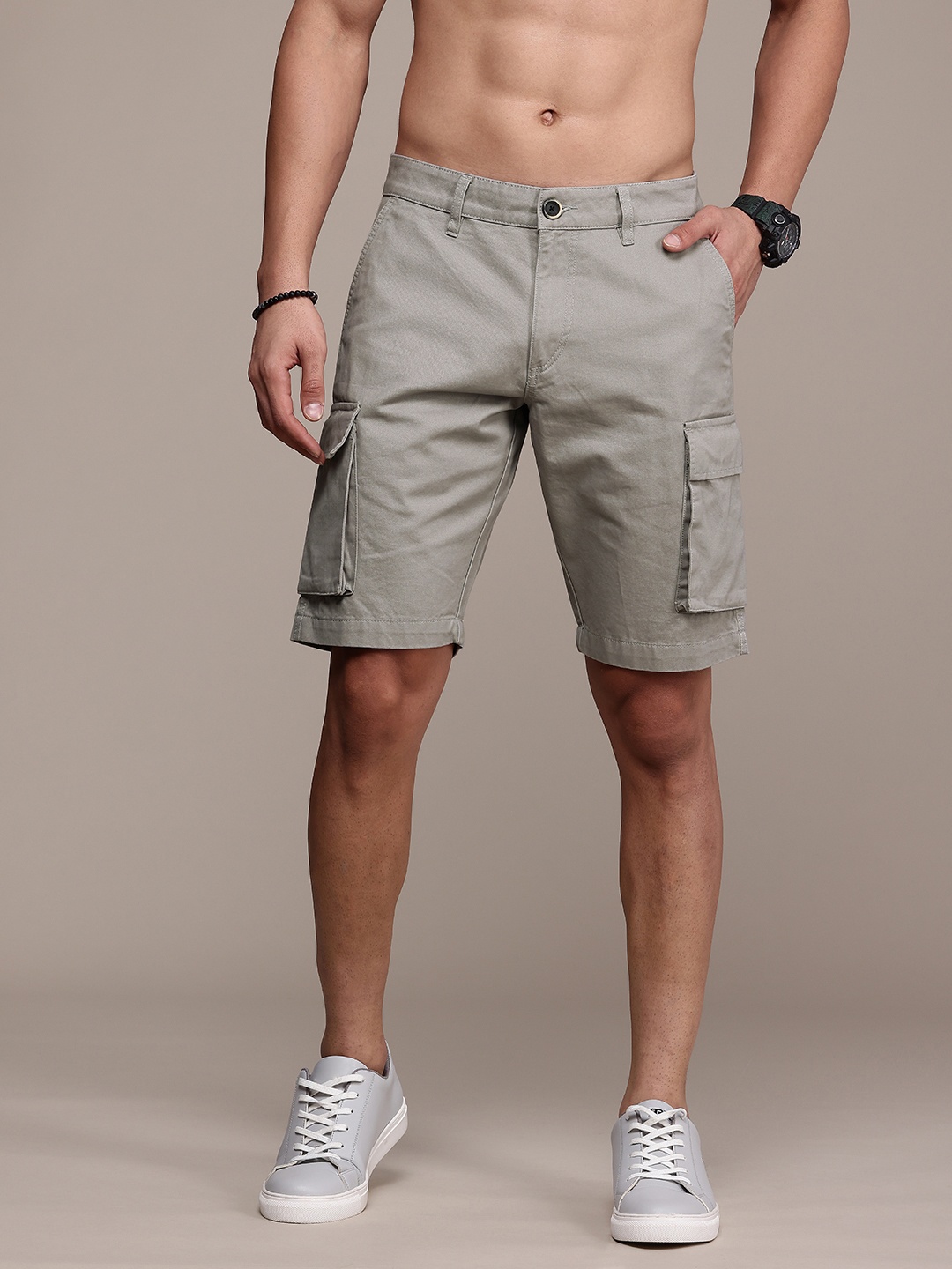 

Roadster Men Solid Cargo Shorts, Grey