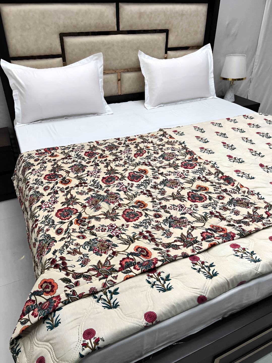 

Pure Decor Cream & Pink Floral AC Room 150 GSM Double Bed Comforter