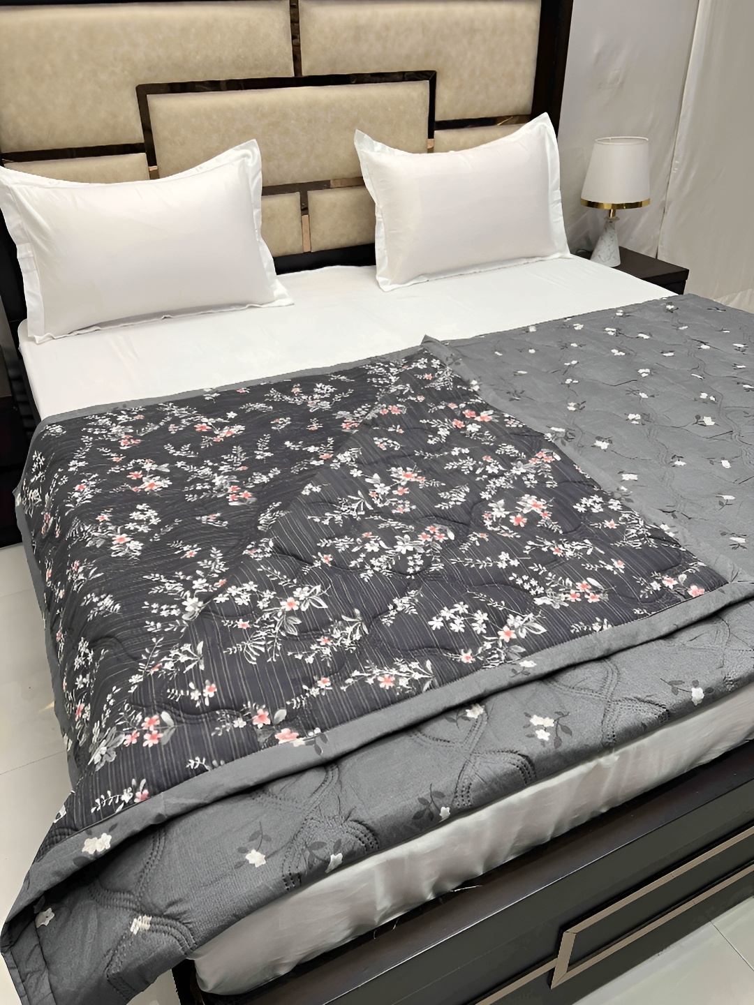

Pure Decor Grey & White Floral AC Room 150 GSM Double Bed Comforter