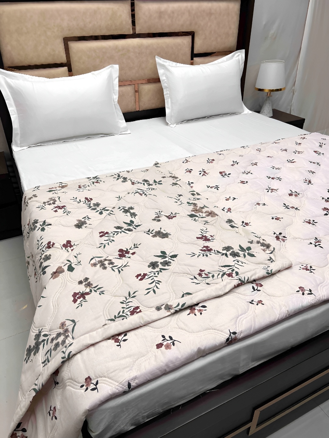 

Pure Decor Cream & Green Floral AC Room 150 GSM Double Bed Comforter