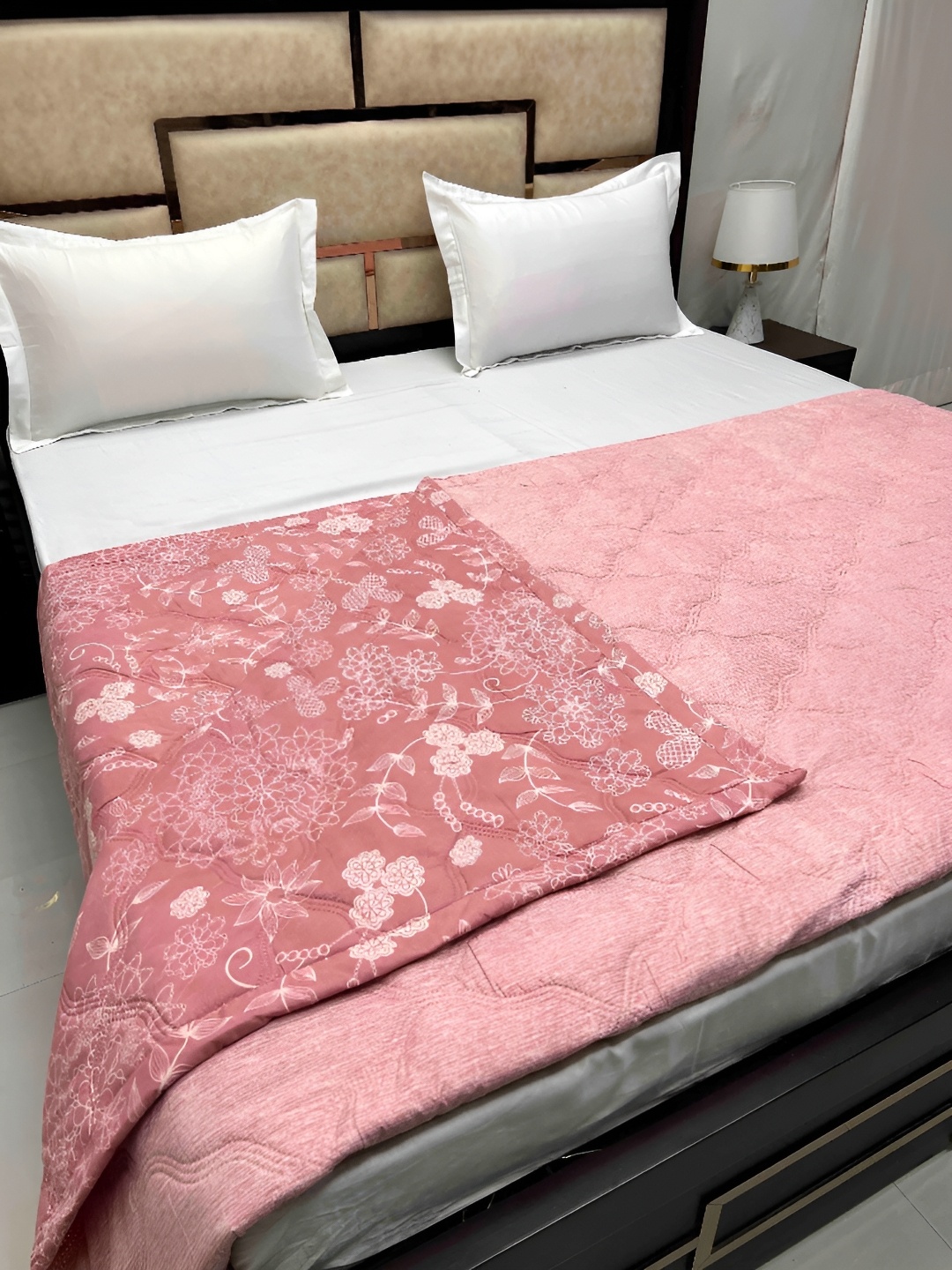 

Pure Decor Pink & White Floral AC Room 150 GSM Double Bed Comforter