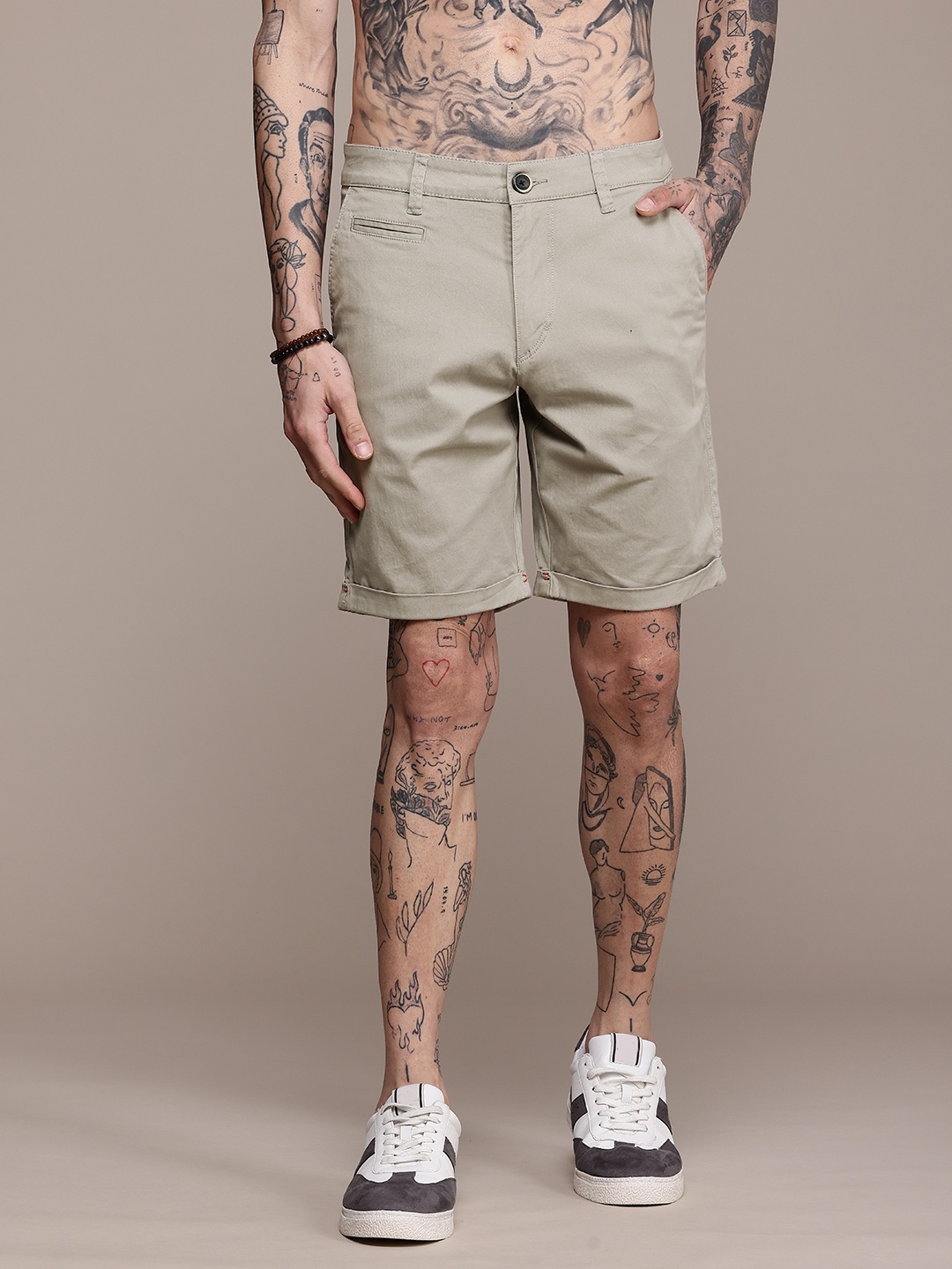 

Roadster Men Solid Chino Shorts, Green