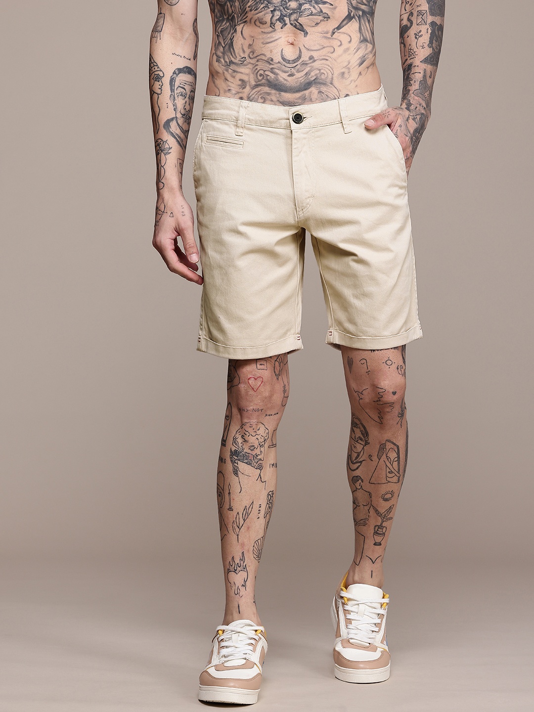 

Roadster Men Solid Casual Chino Shorts, Cream