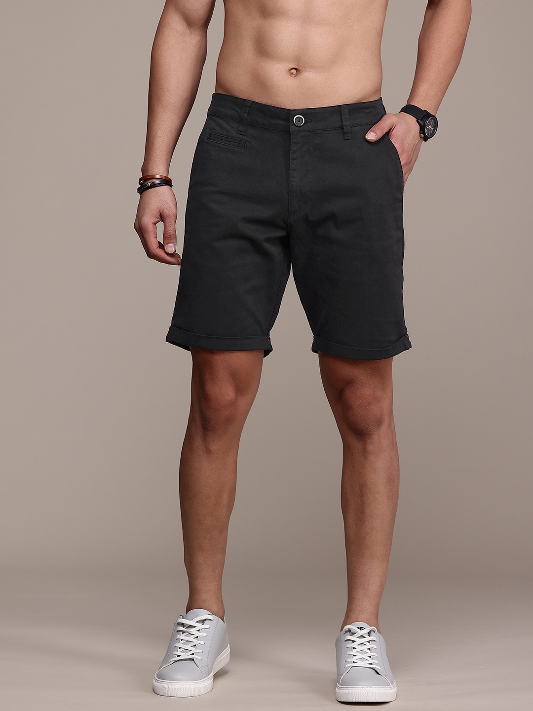

Roadster Men Solid Chino Shorts, Black