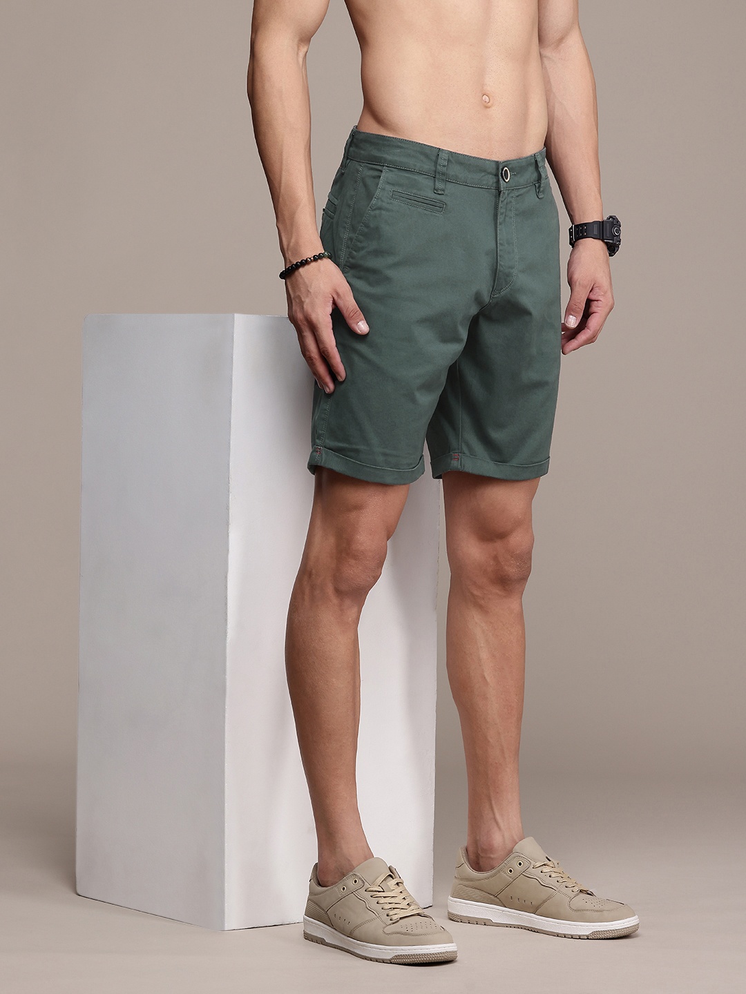 

Roadster Men Solid Chino Shorts, Teal