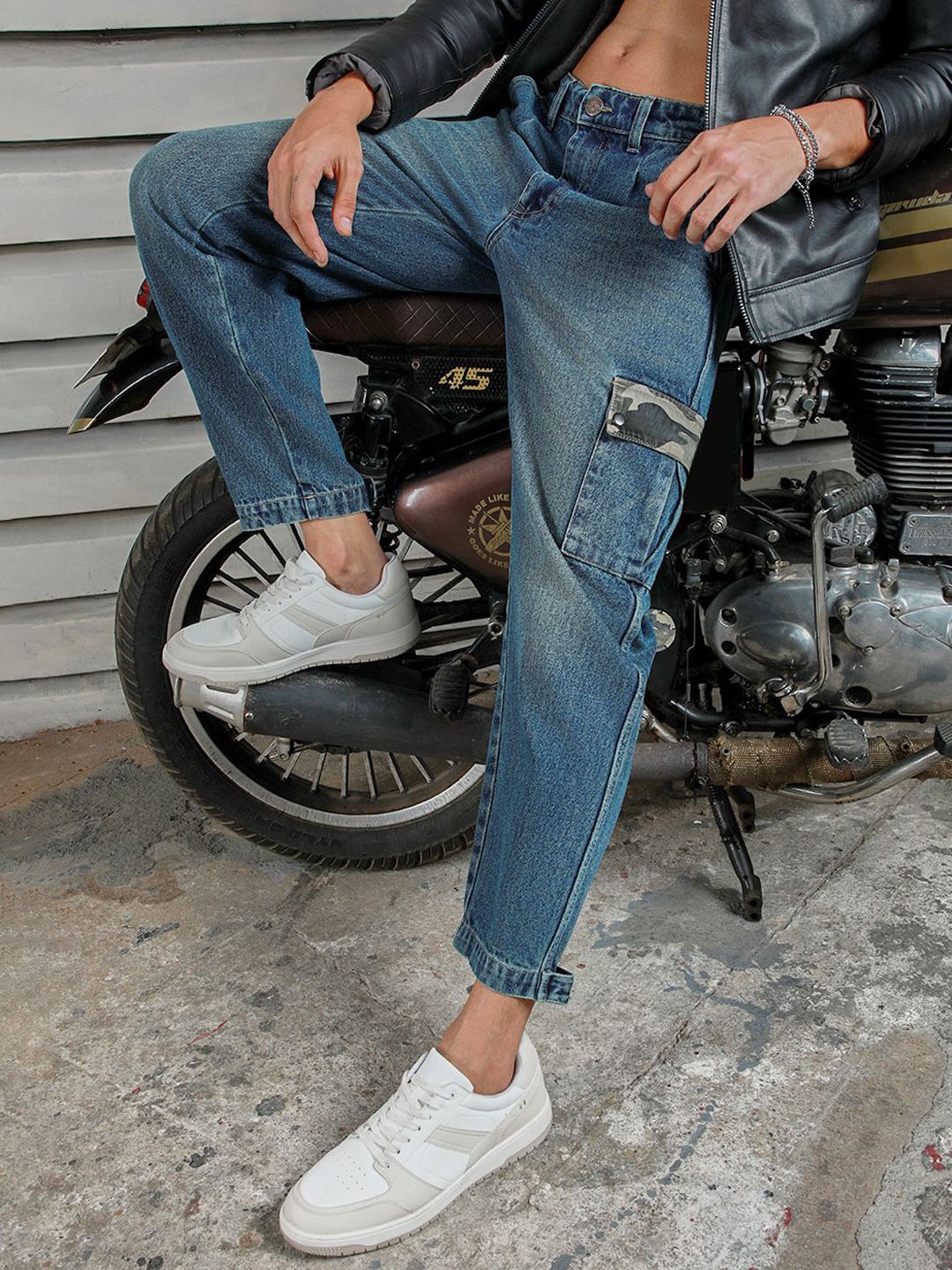 

High Star Men Straight Tapered Fit Mid-Rise Heavy Fade Cotton Cargo Jeans, Blue