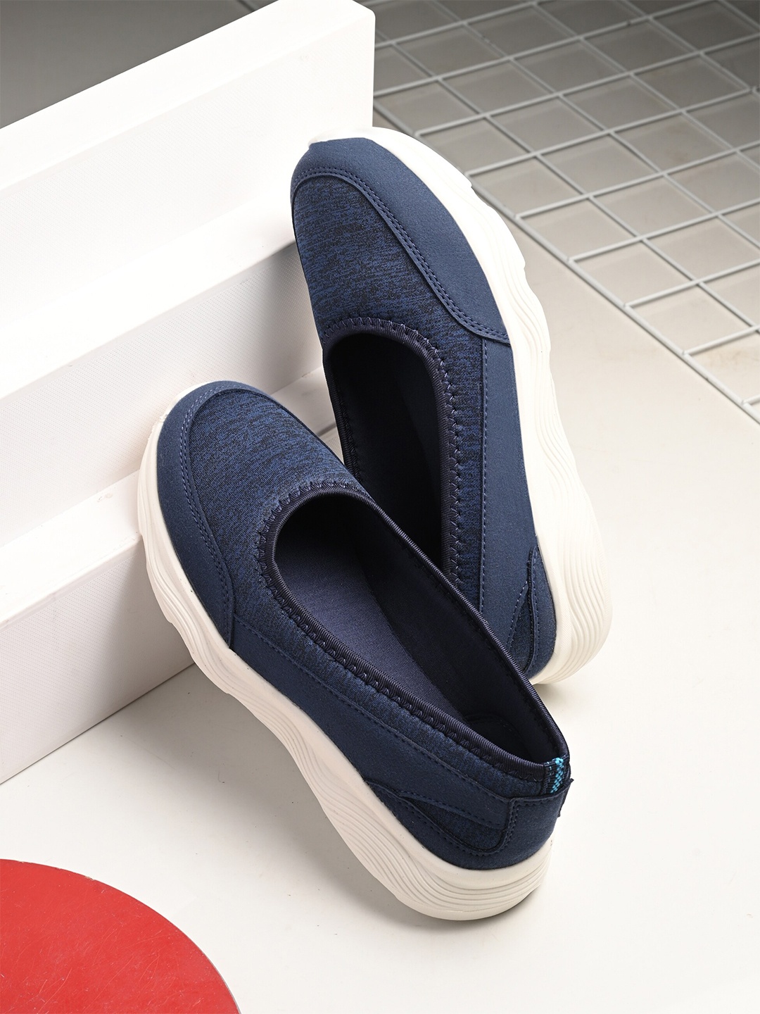 

HRX by Hrithik Roshan Women Textured Walking Shoes, Blue