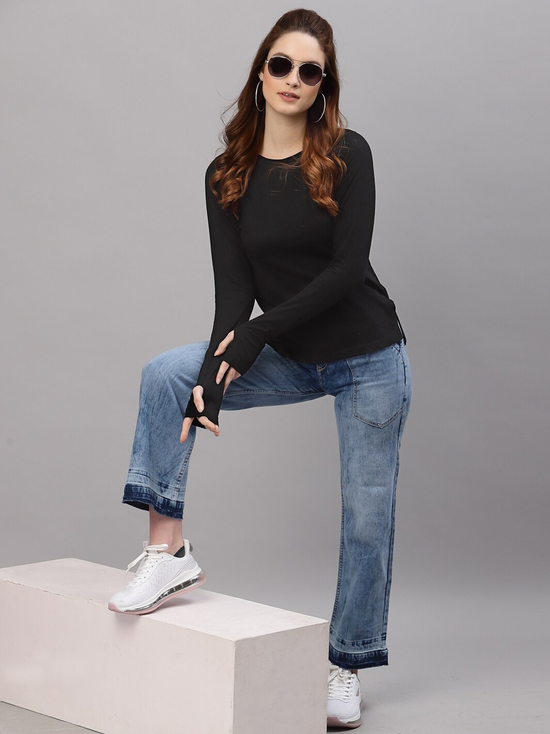 

Rigo Round Neck Long Sleeves Crop Top With Thumbholes, Black