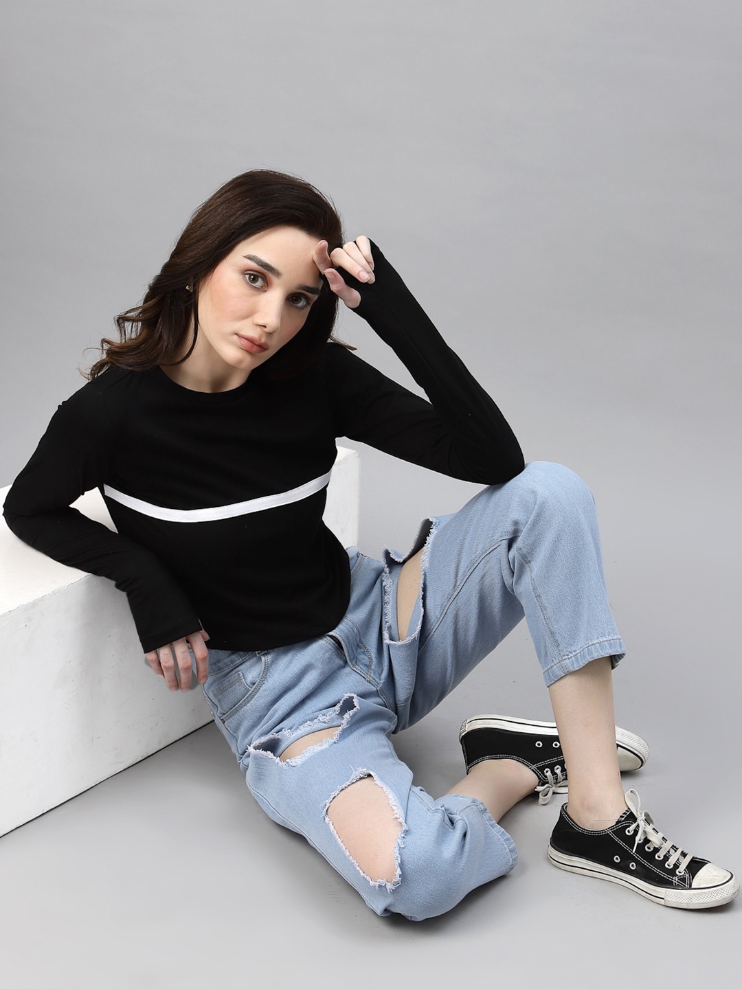 

Rigo Round Neck Long Sleeves Crop Top With Thumbholes, Black