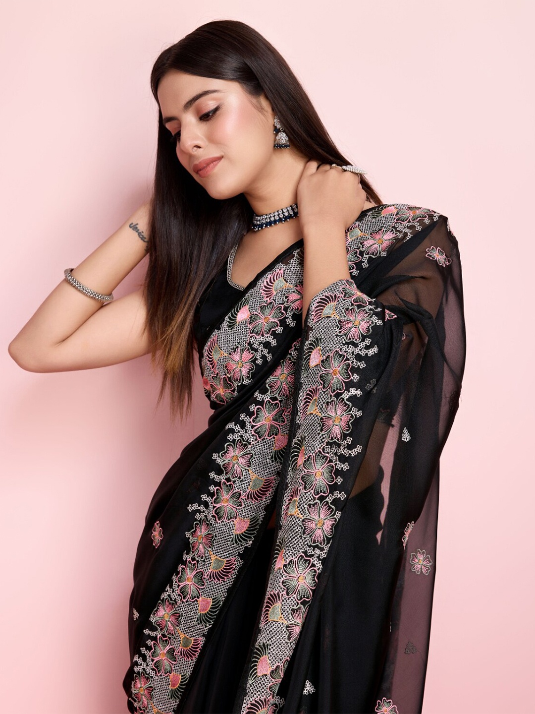 

VAIRAGEE Floral Embroidered Organza Saree, Black