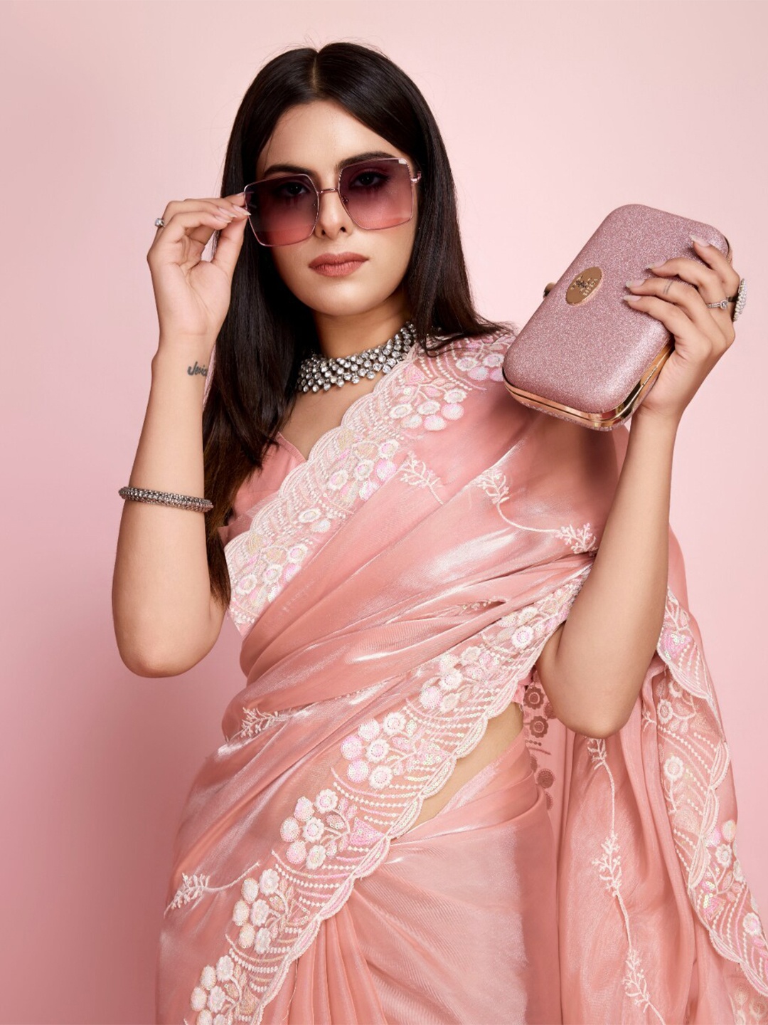 

VAIRAGEE Embellished Embroidered Saree, Peach