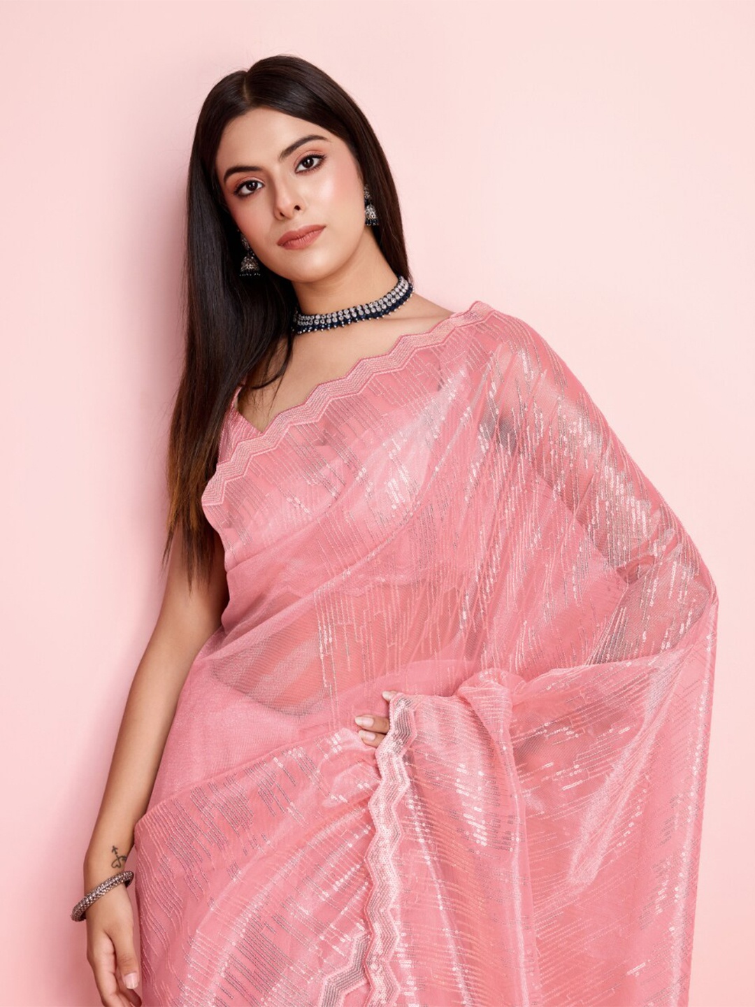 

VAIRAGEE Embellished Sequinned Net Saree, Peach